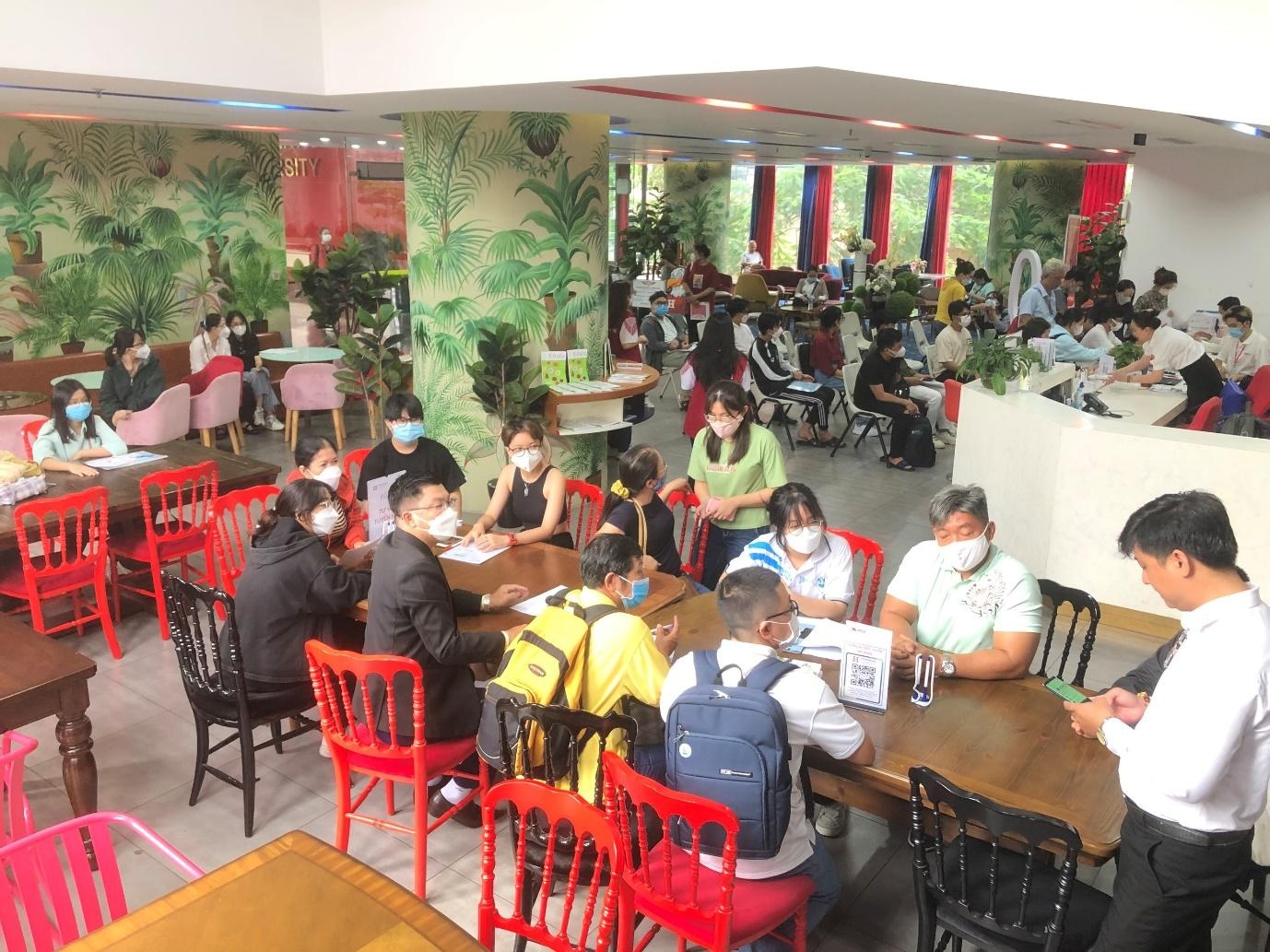 DH Quoc te Hong Bang anh 7