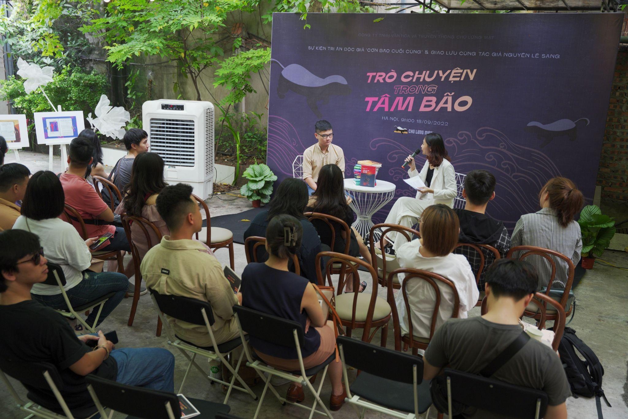 Tro chuyen trong tam bao,  Nguyen Le Sang anh 1