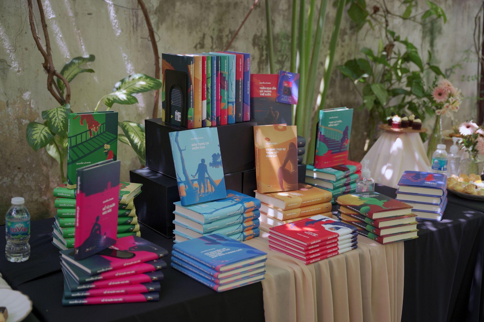 Tro chuyen trong tam bao,  Nguyen Le Sang anh 2