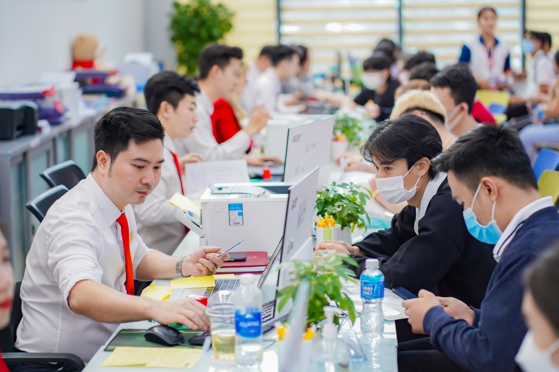 Nhom nganh the manh ve kinh te, cong nghe tiep tuc duy tri suc hut hinh anh