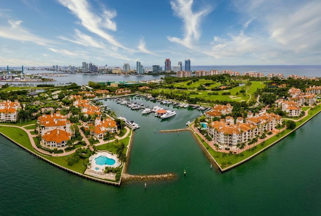 Mang golf ve nha - dam me thanh hien thuc tai Sunneva Island hinh anh