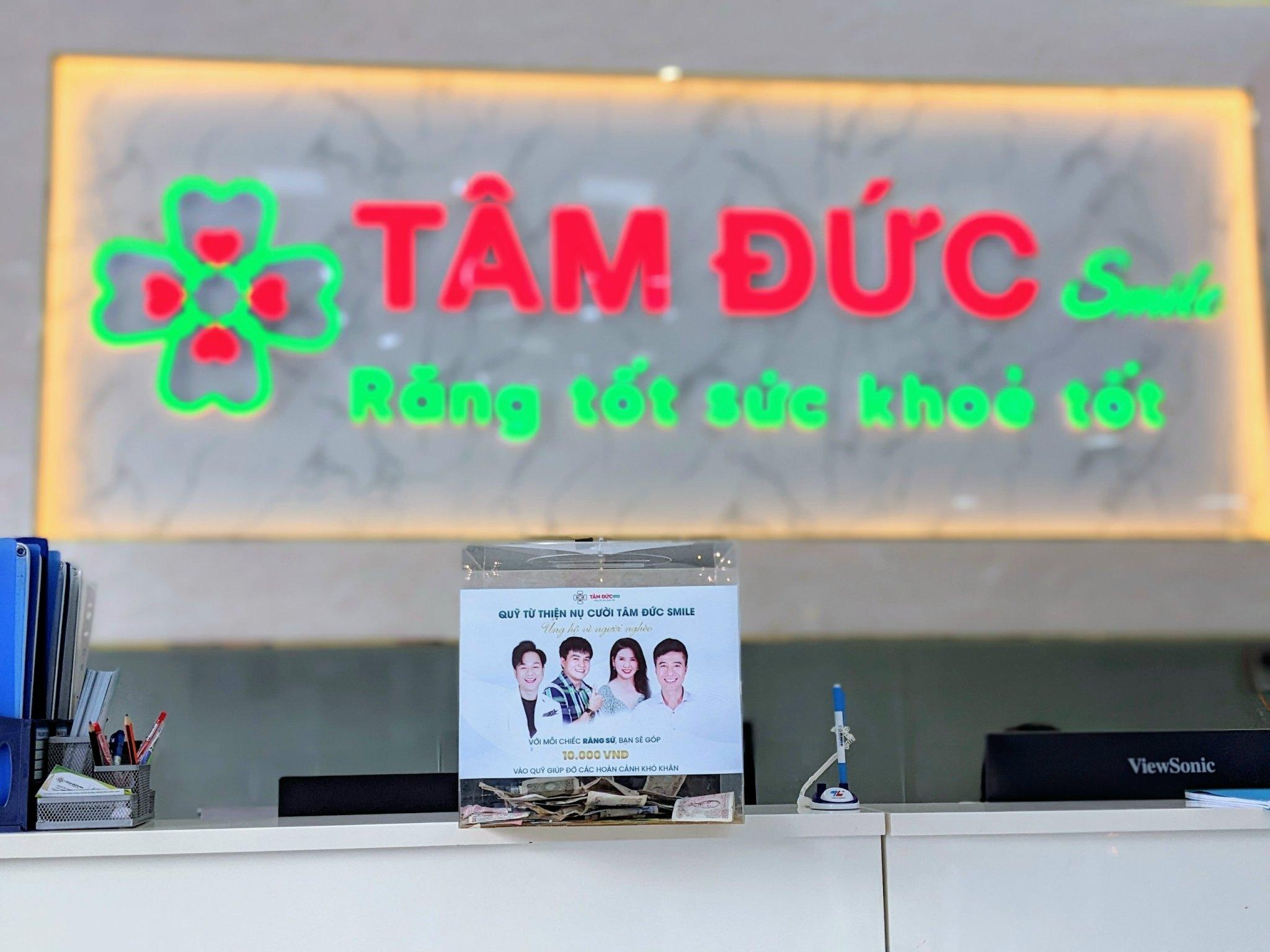 nu cuoi,  cham soc rang anh 2