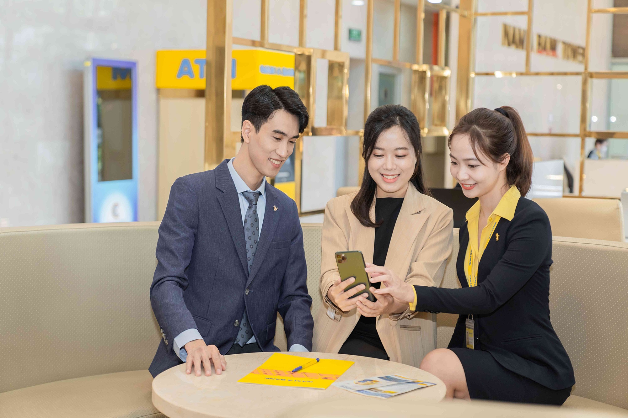 Ky niem 30 nam thanh lap, Nam A Bank tang ve xem World Cup 2022 hinh anh