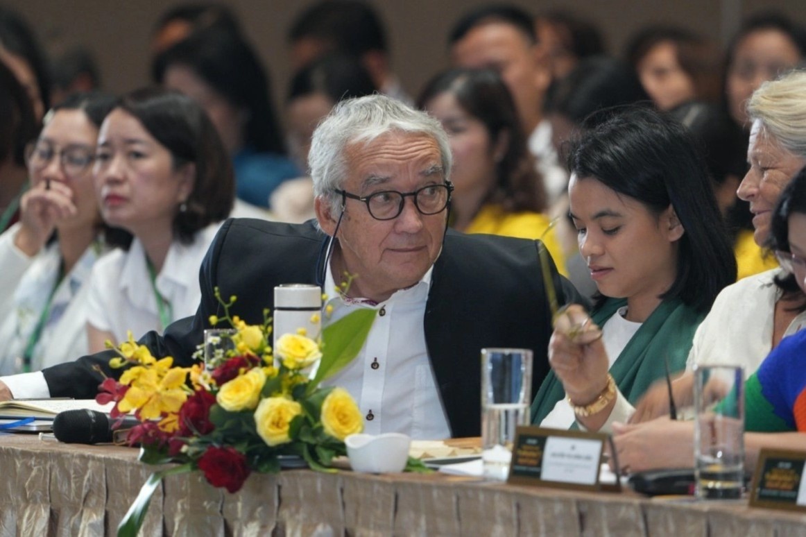 GS Ha Vinh Tho: 'Diem so khong phai muc tieu cuoi cung cua giao duc' hinh anh