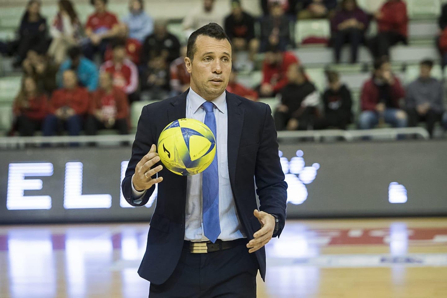 Theo doi tuyen futsal Viet Nam doi dau Han Quoc tren FPT Play hinh anh