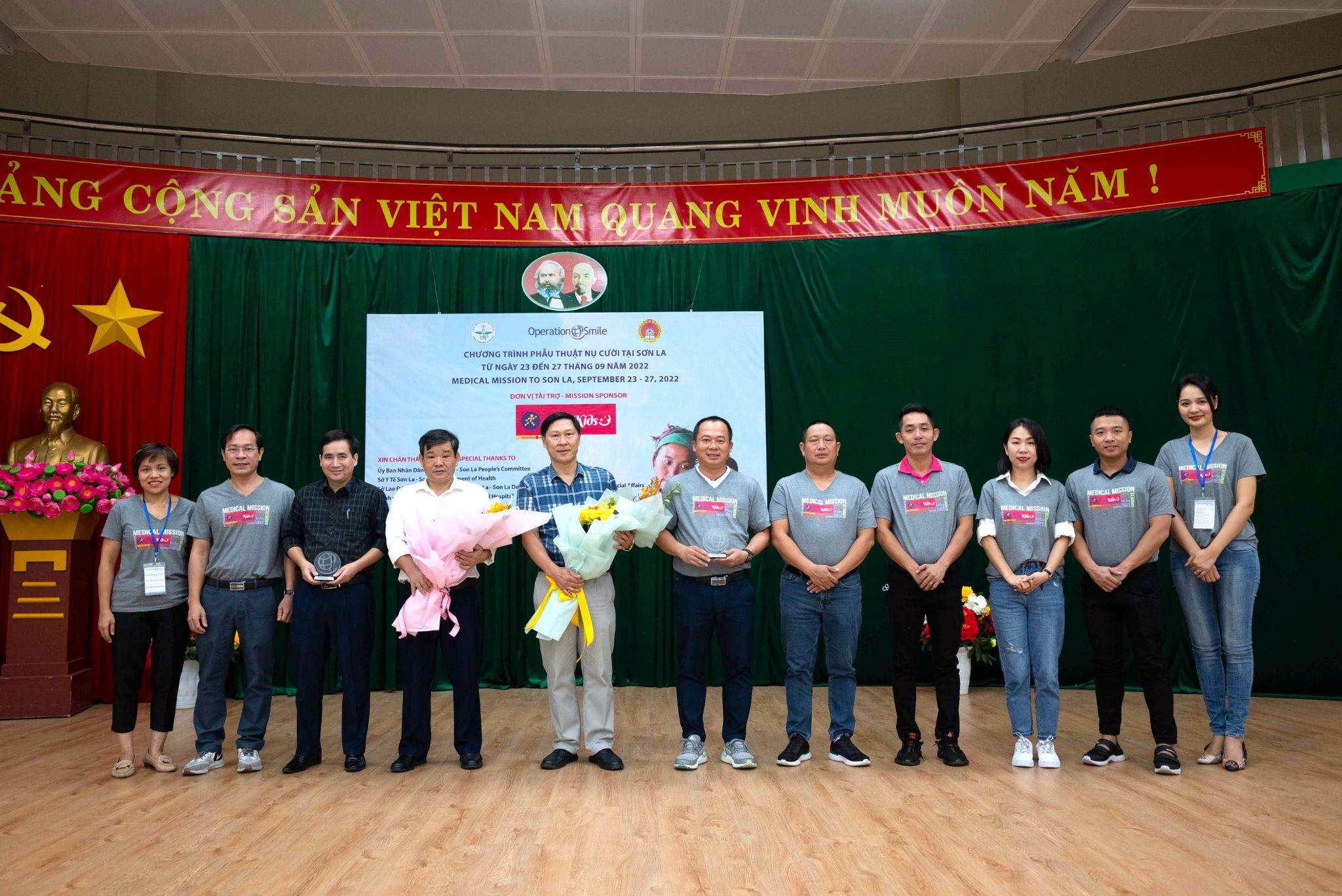 tìm lại nụ cười, Operation Smile Vietnam ảnh 2 tim lai nu cuoi, Operation Smile Vietnam anh 2
