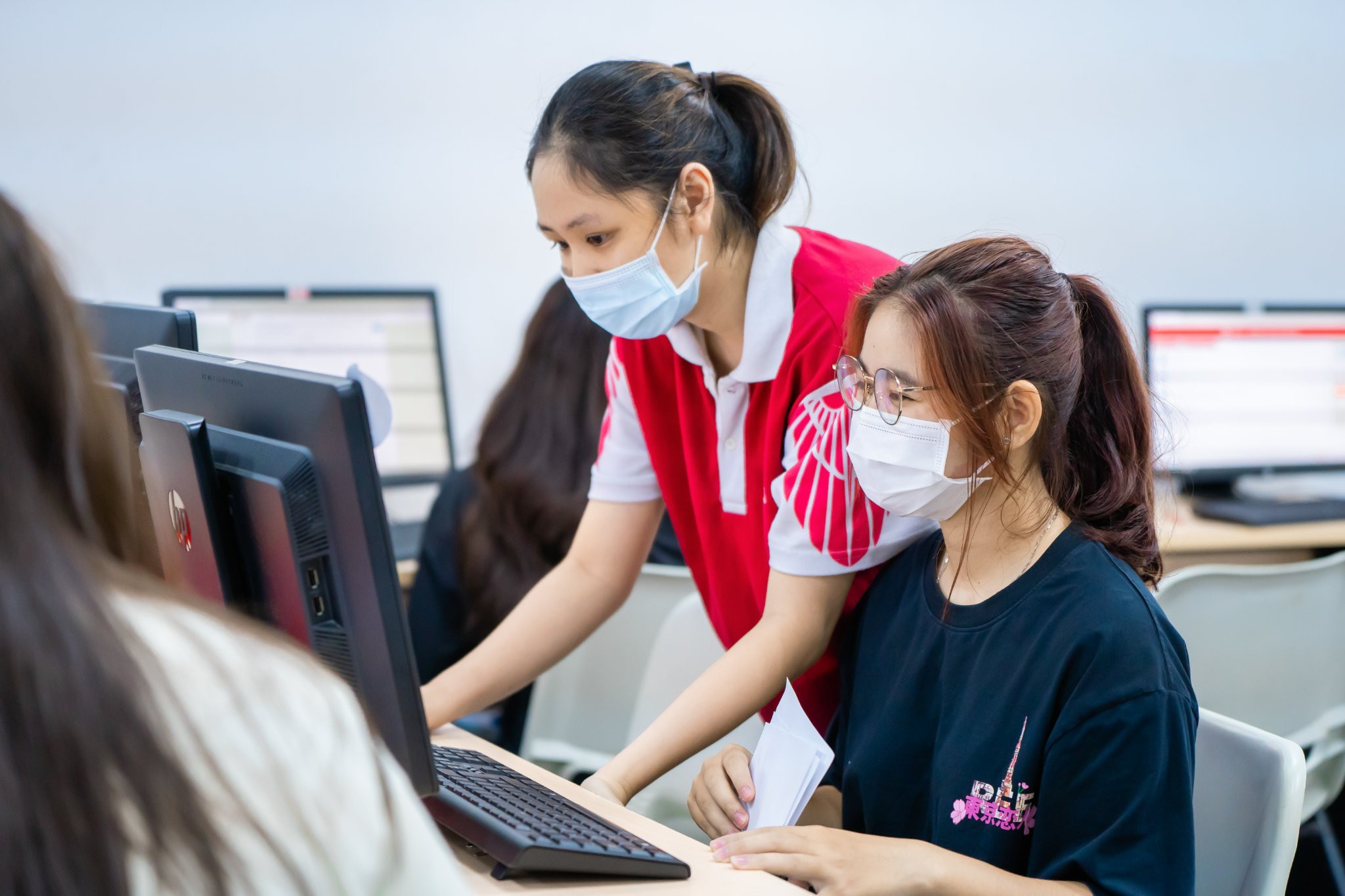 HIU,  hoc bong anh 4