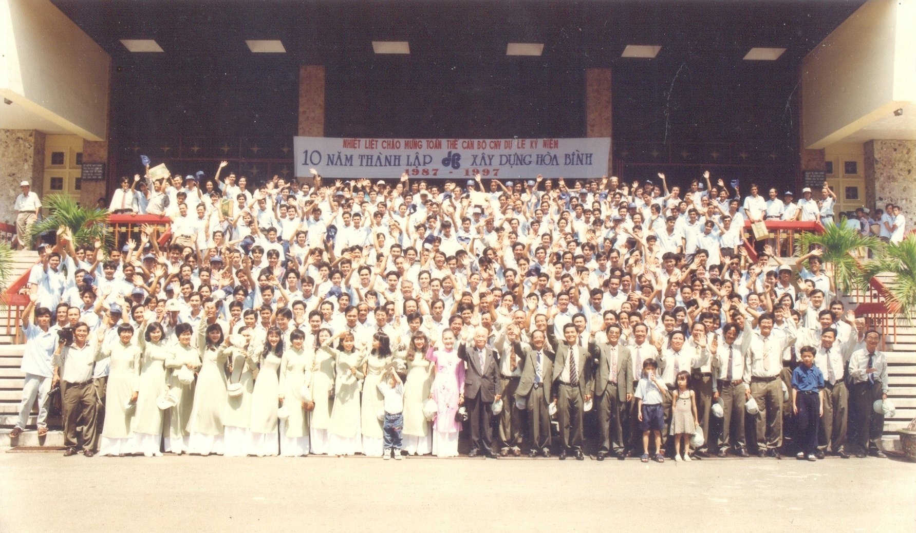 Tap doan Hoa Binh,  cong ty xay dung anh 4