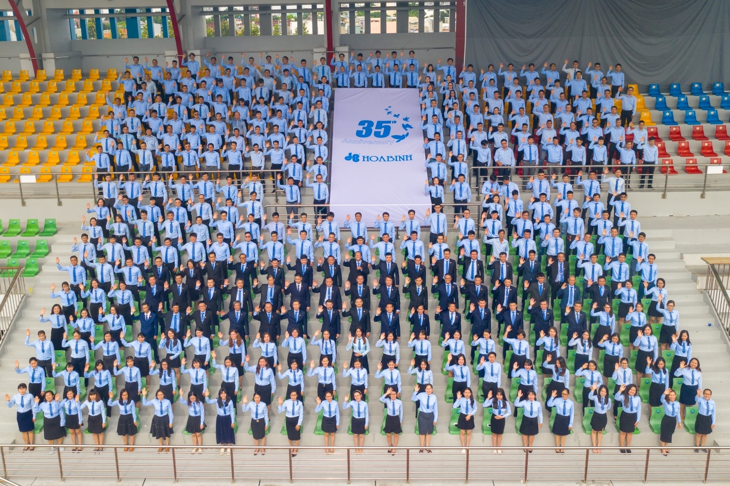 Tap doan Hoa Binh,  cong ty xay dung anh 1