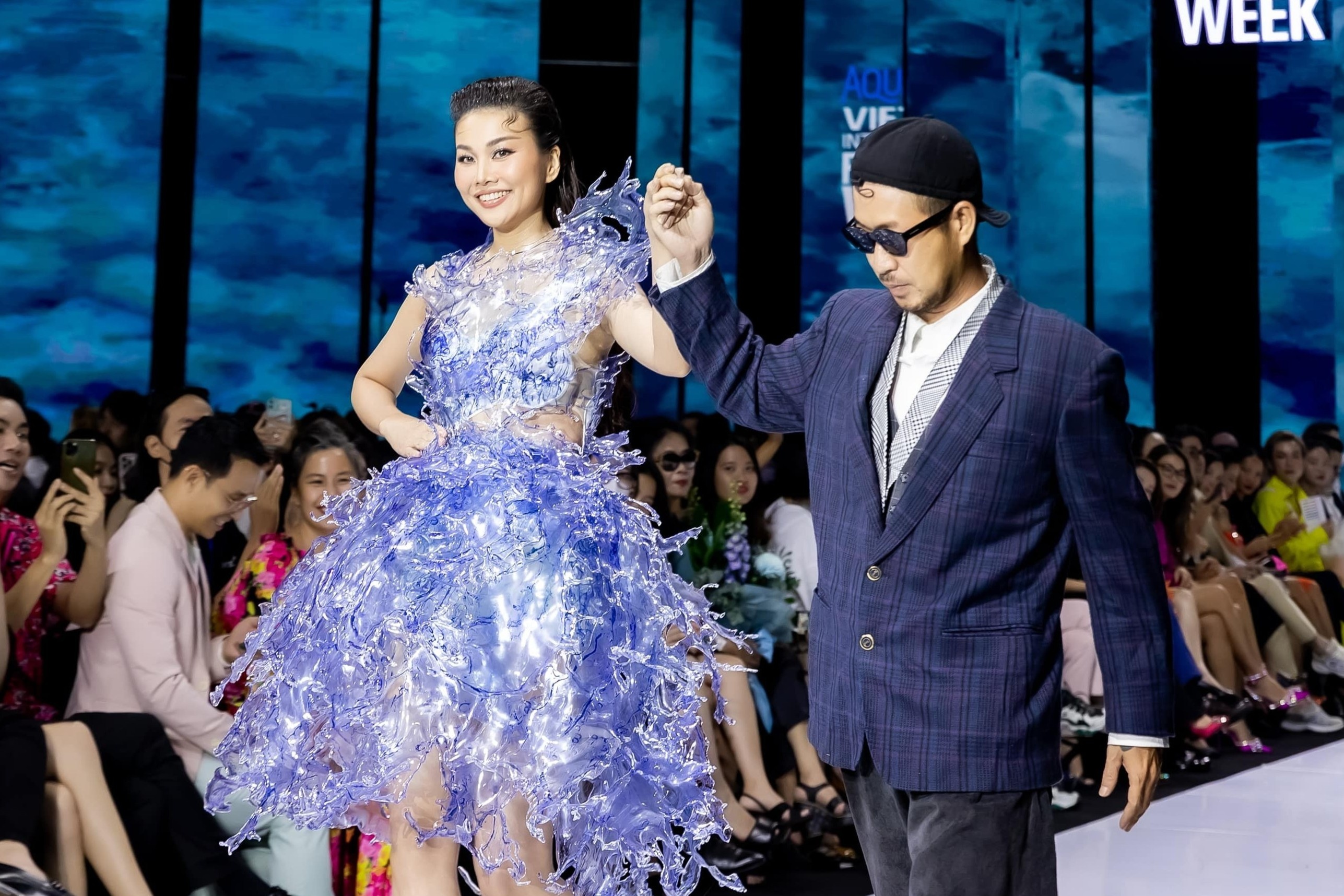 Dien phong cach moi voi qua tang xanh tu Tram Tai Sinh Aquafina hinh anh