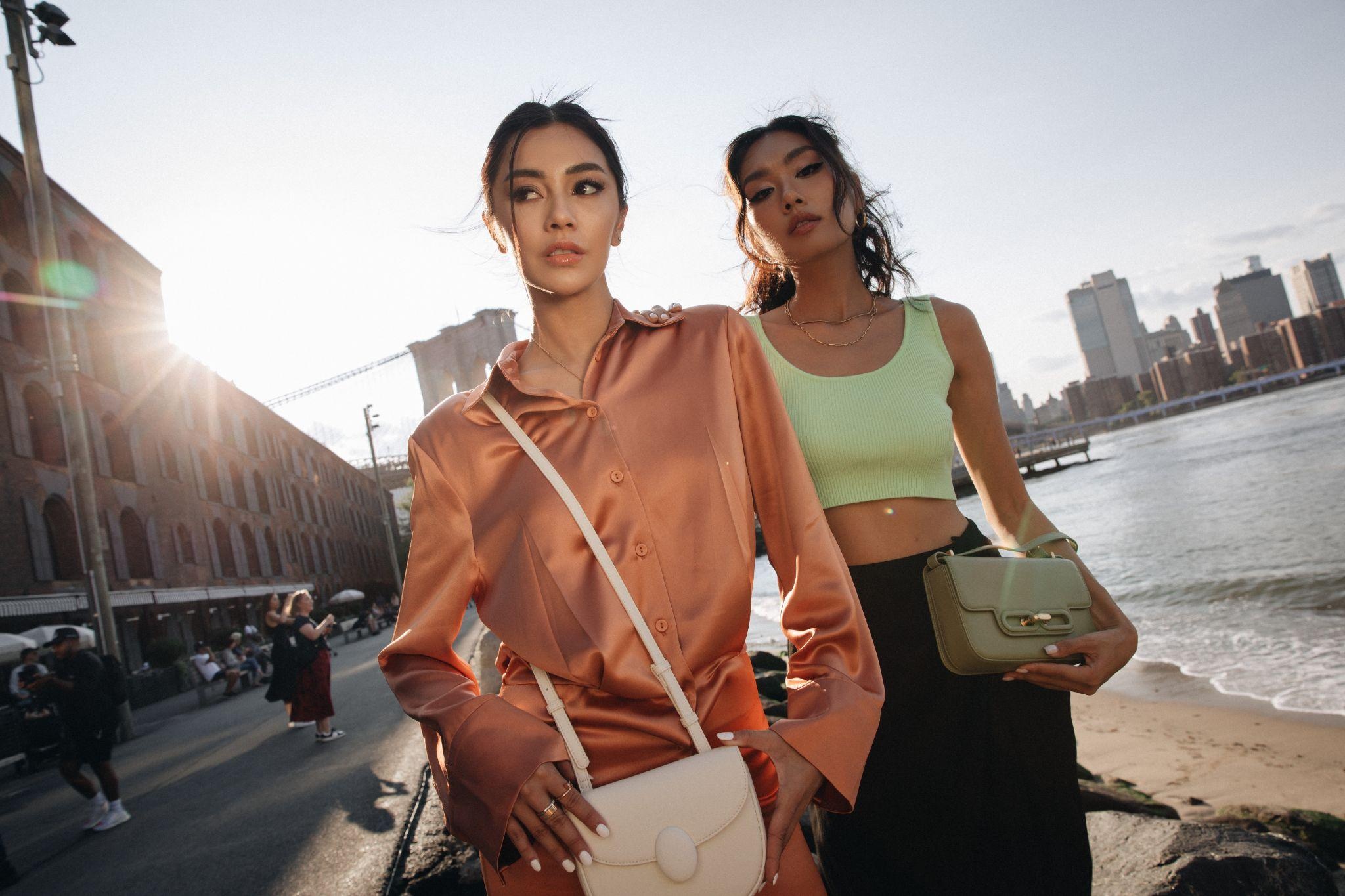 Dan sao khoe gu thoi trang an tuong tai New York cung phu kien Perdo hinh anh