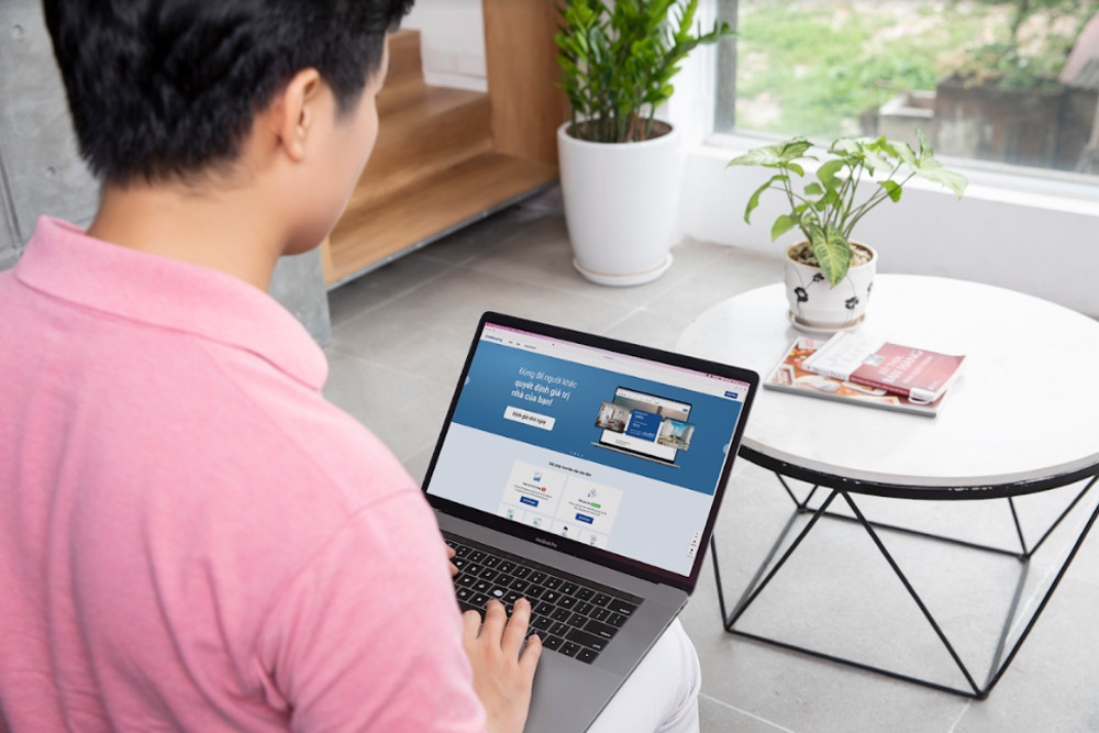 Khi khach hang bam nut, One Mount muon dieu ky dieu dien ra hinh anh