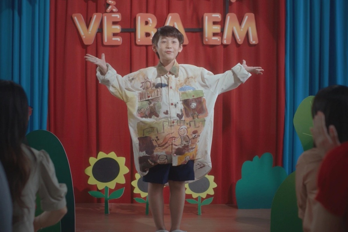 Hanh trinh tim kiem cau chuyen cam dong tu chiec ao ban hinh anh