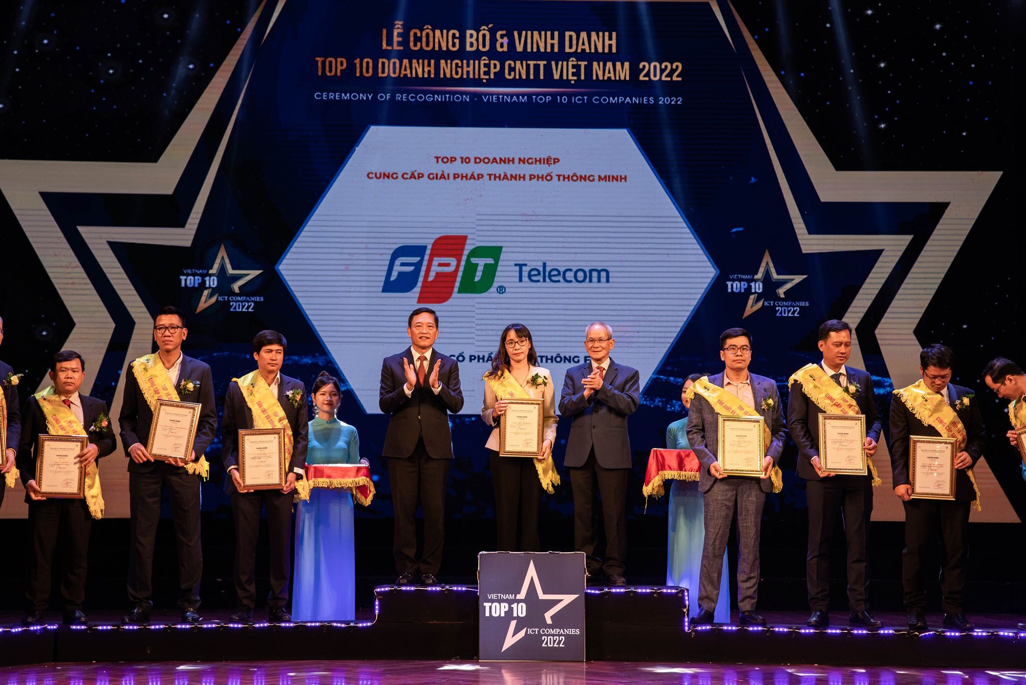 FPT Smart Home giup FPT Telecom vao top 10 doanh nghiep CNTT Viet Nam hinh anh