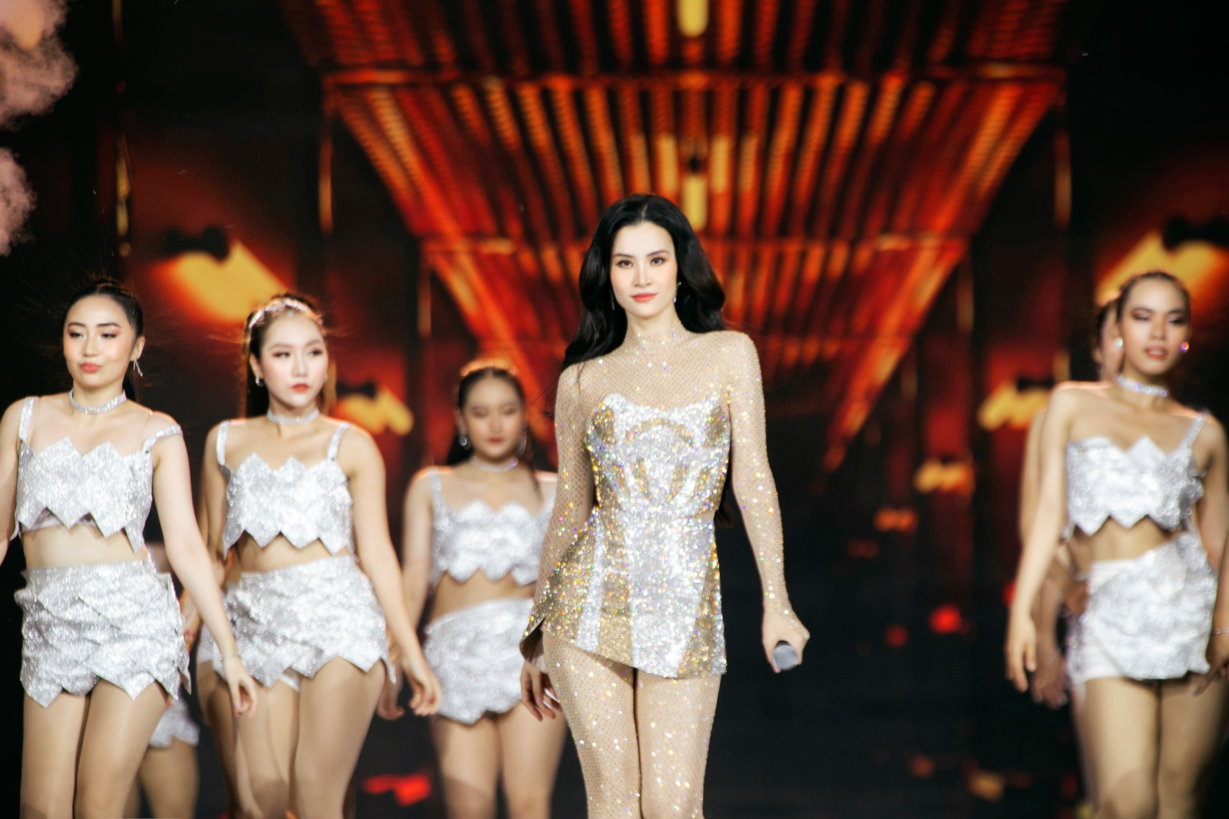 Dong Nhi,  Bich Phuong anh 5