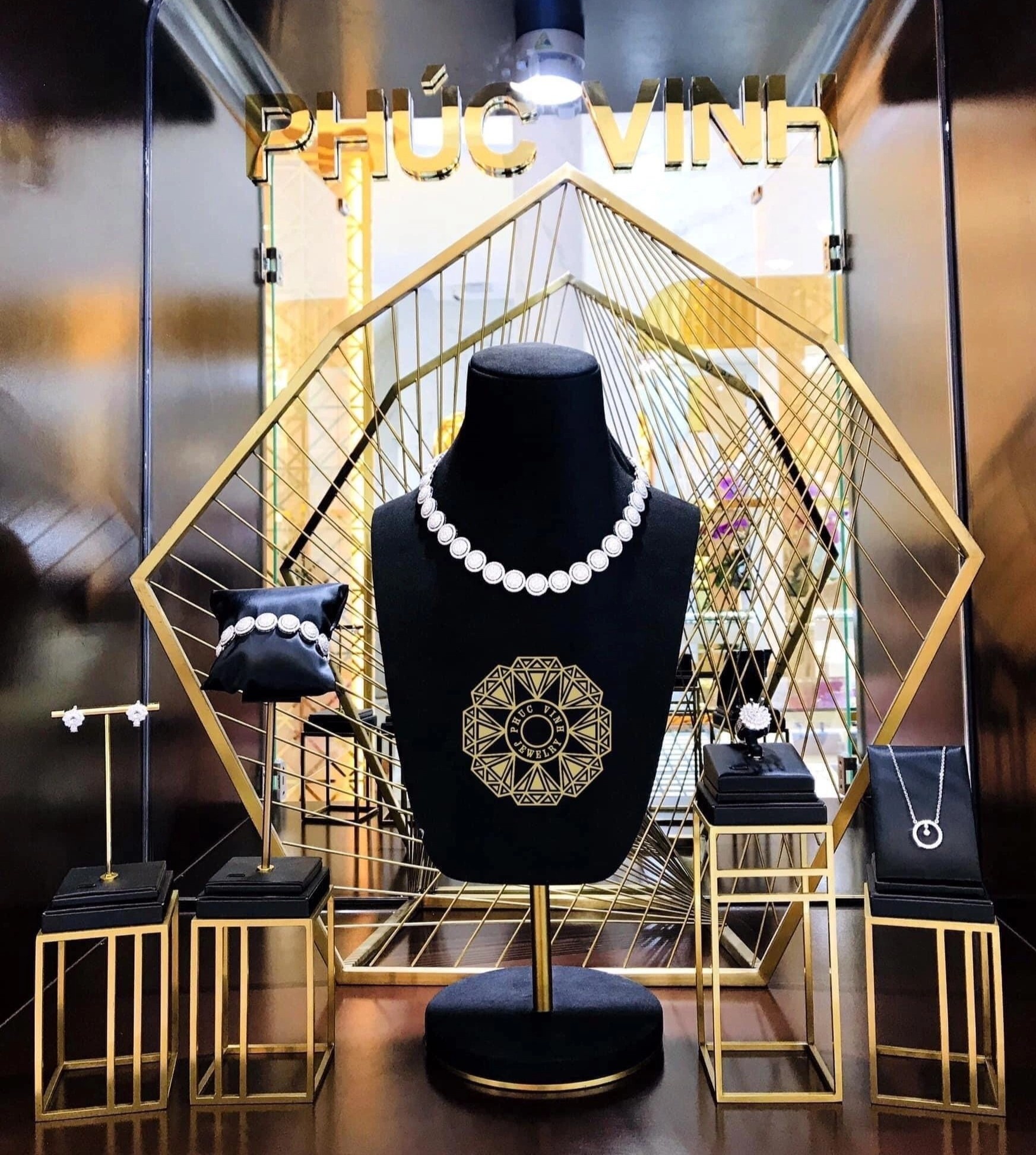 Phúc Vinh Diamond Jewelry ảnh 2 Phuc Vinh Diamond Jewelry anh 2