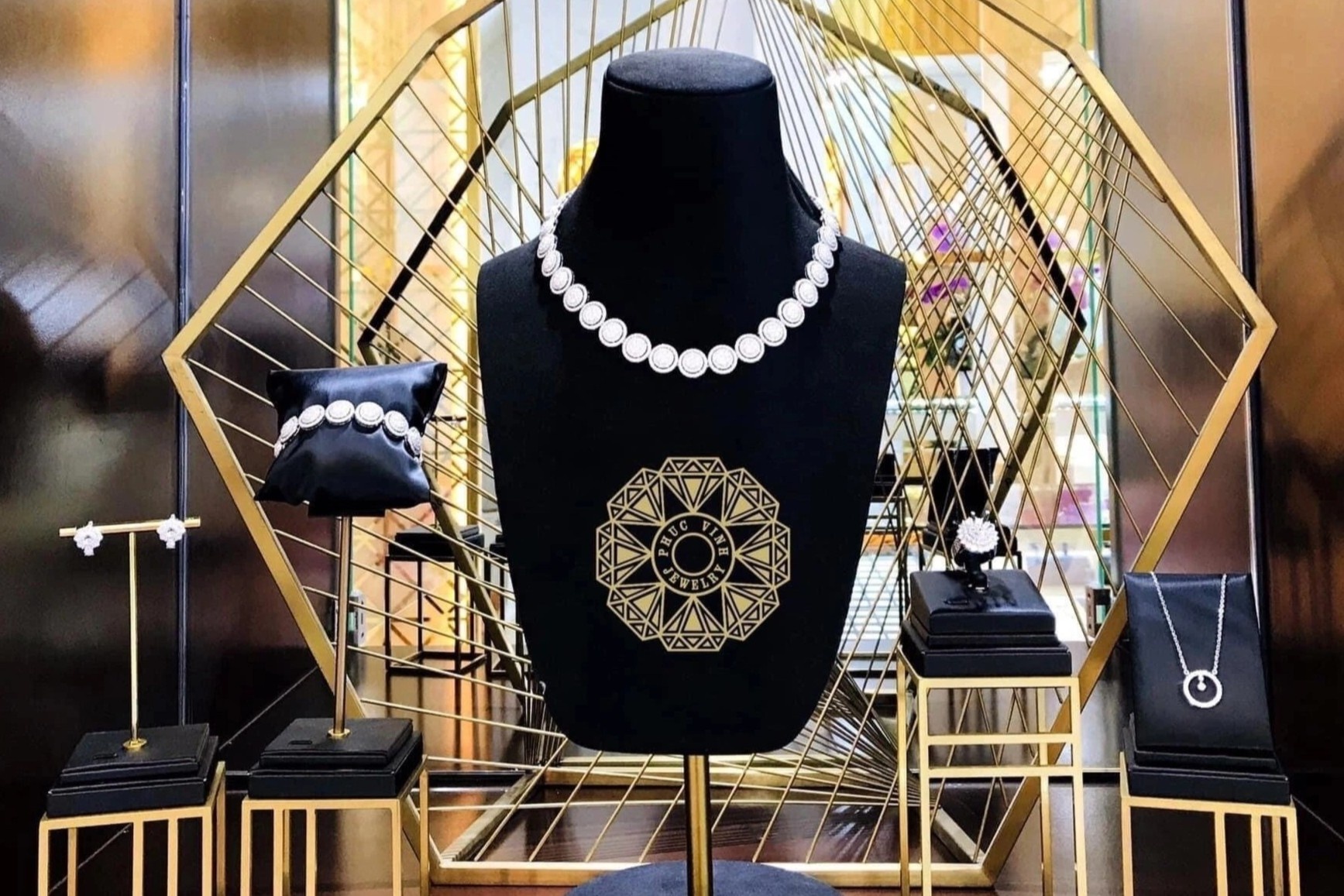 Phuc Vinh Diamond Jewelry - nha cung cap kim cuong thien nhien uy tin hinh anh