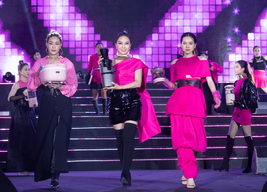 Khoi tao xu huong Fashionitchen, Hawonkoo tao dau an khi ra mat hinh anh