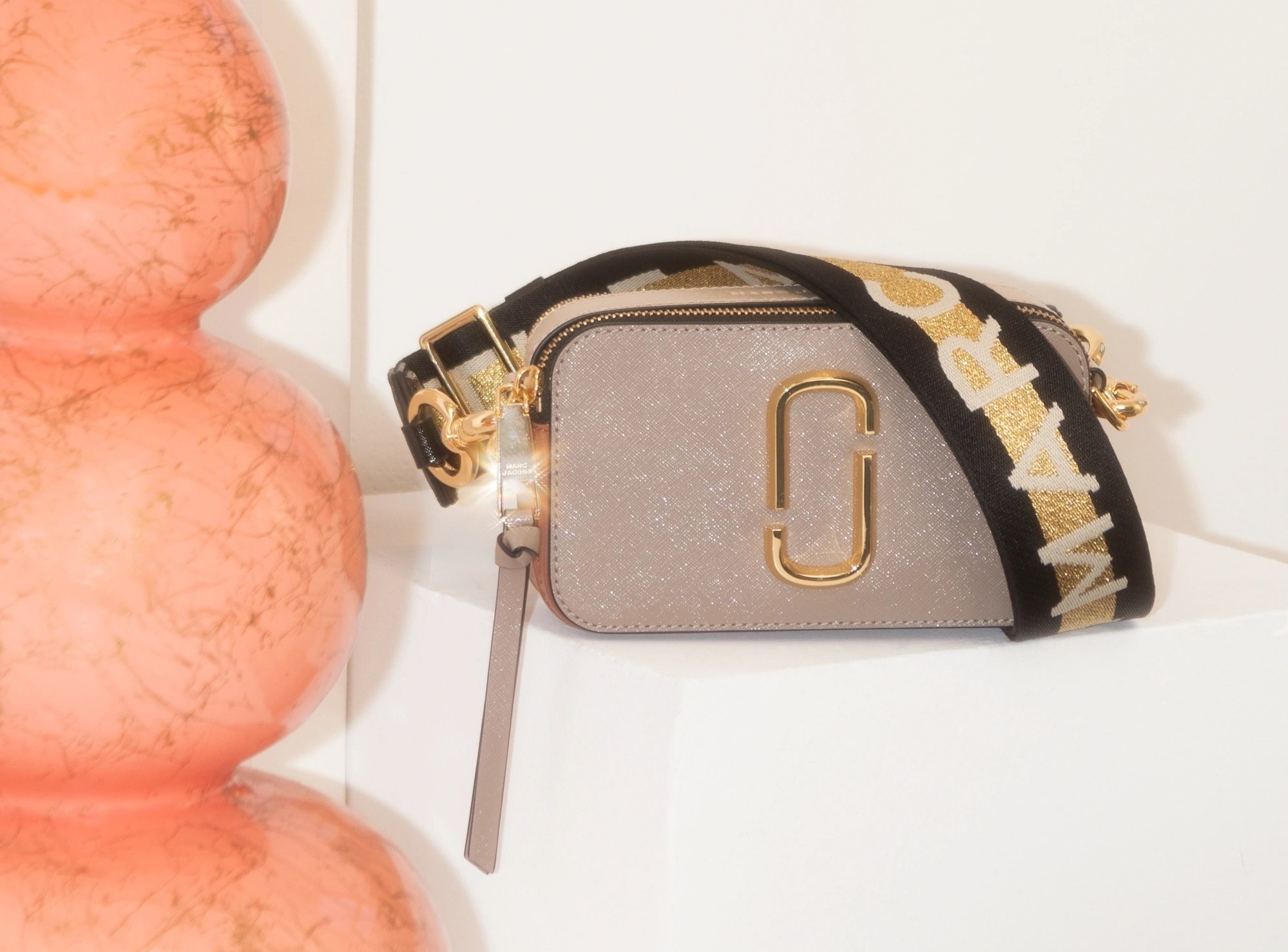 Loat thiet ke hoi sinh thuong hieu Marc Jacobs cap ben Ha Noi hinh anh