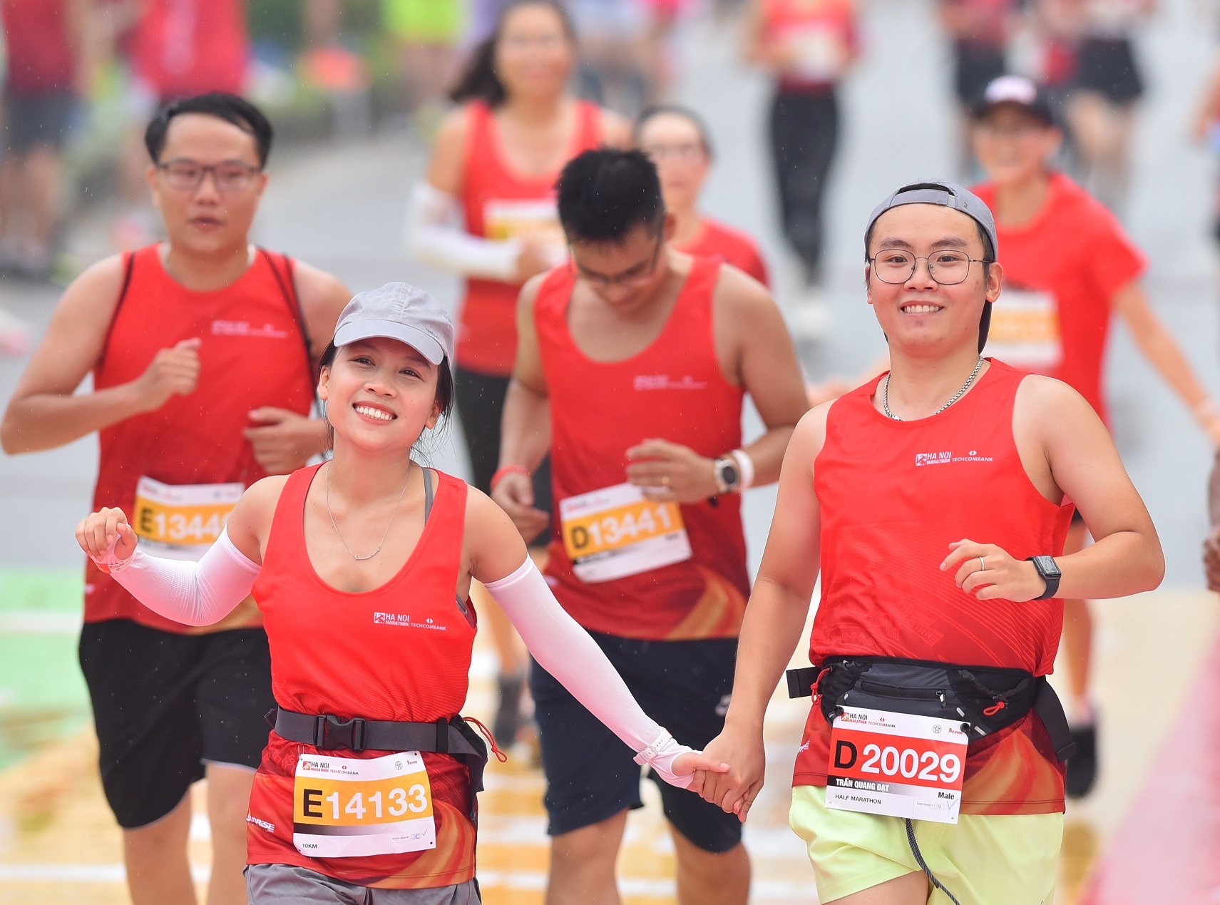 Do Quoc Luat, Nguyen Thi Oanh vo dich giai Ha Noi Marathon Techcombank hinh anh