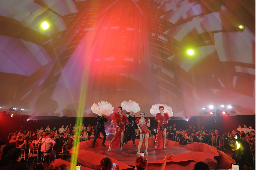 BB Tran,  Hai Trieu anh 1