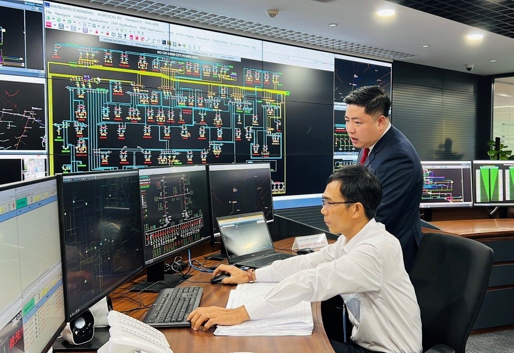 EVNHCMC van hanh tu dong toan bo luoi dien cong cong hinh anh