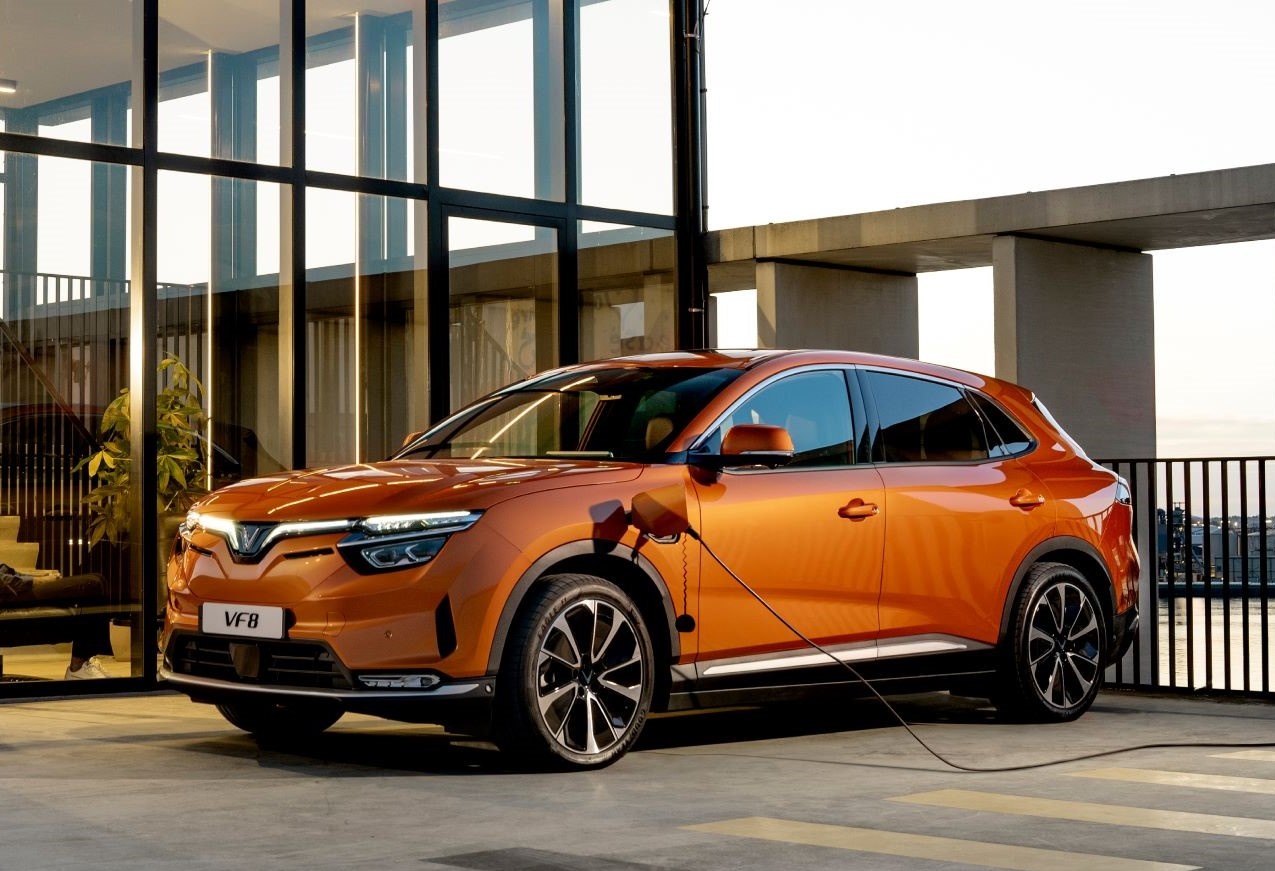 VinFast tro lai Paris Motor Show, ra mat 4 mau xe dien tai Phap hinh anh