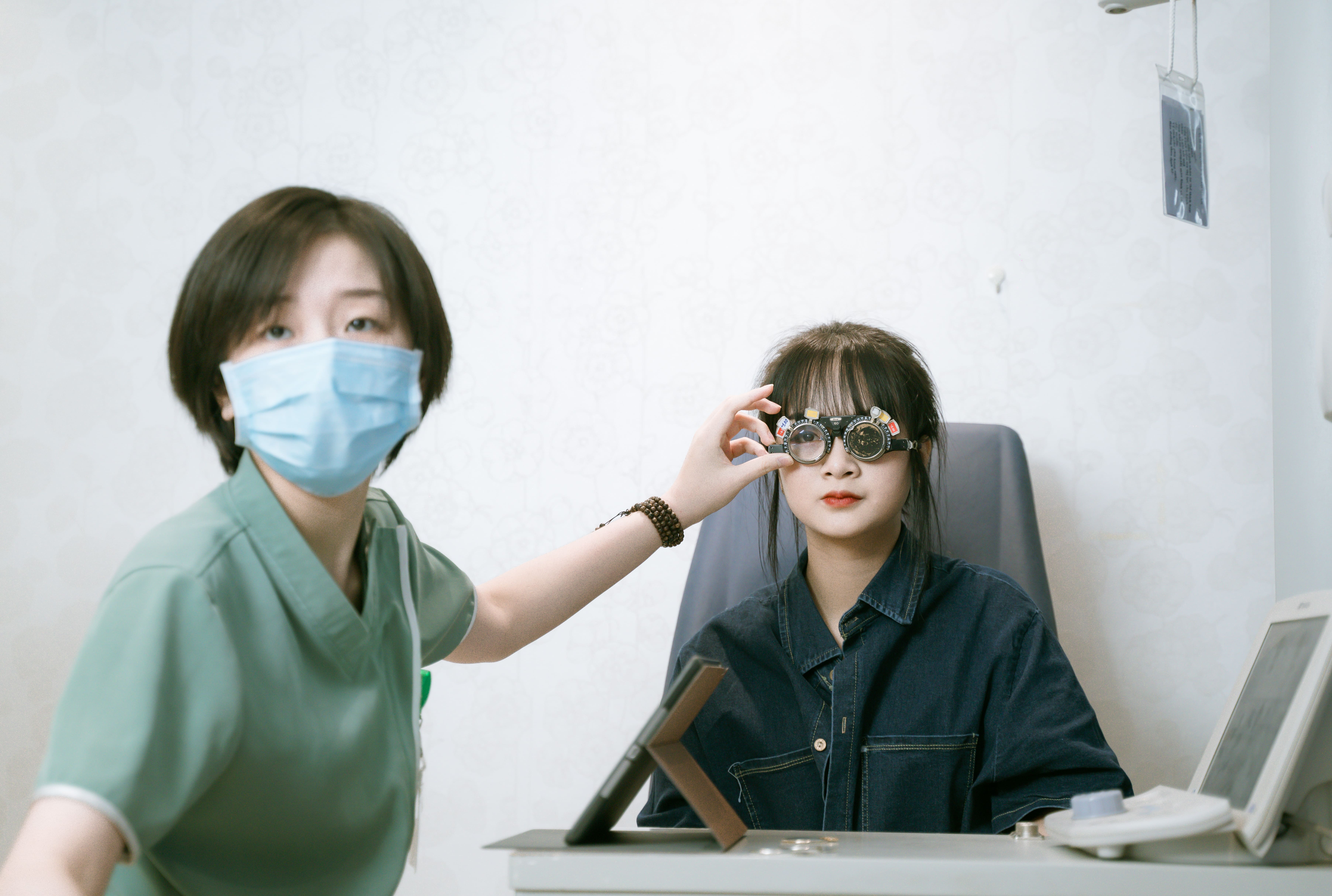 Gen Z xoa can nhe nhang nho cong nghe ReLEx SMILE hinh anh