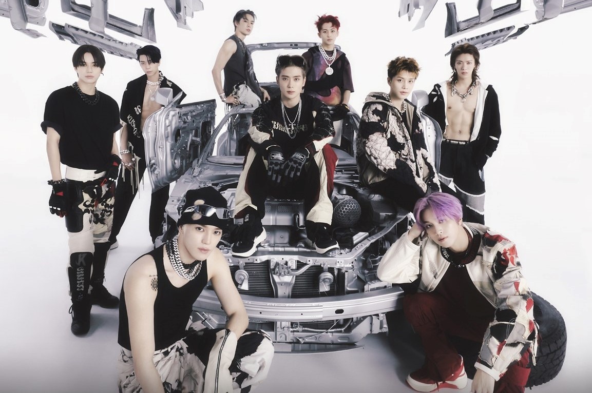 Lap ky luc moi, NCT 127 tang qua doc quyen cho fan Viet hinh anh