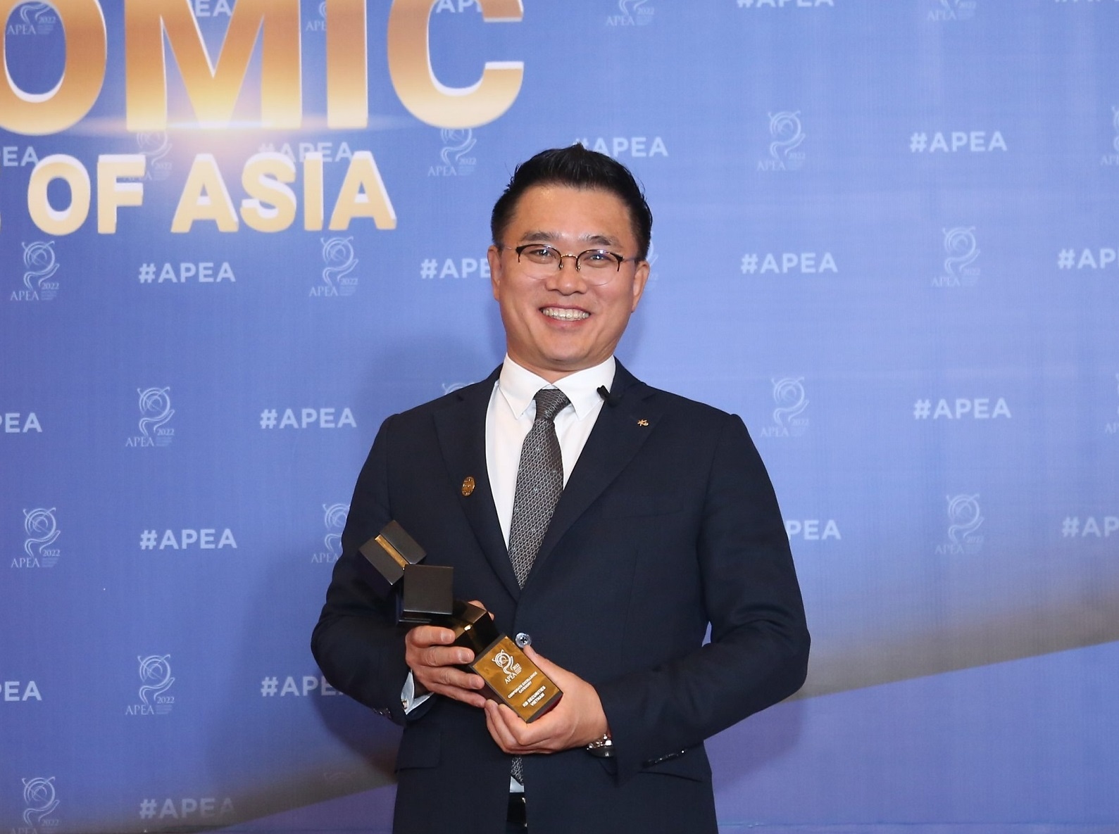 Chung khoan KB Viet Nam duoc vinh danh ‘Doanh nghiep xuat sac chau A' hinh anh