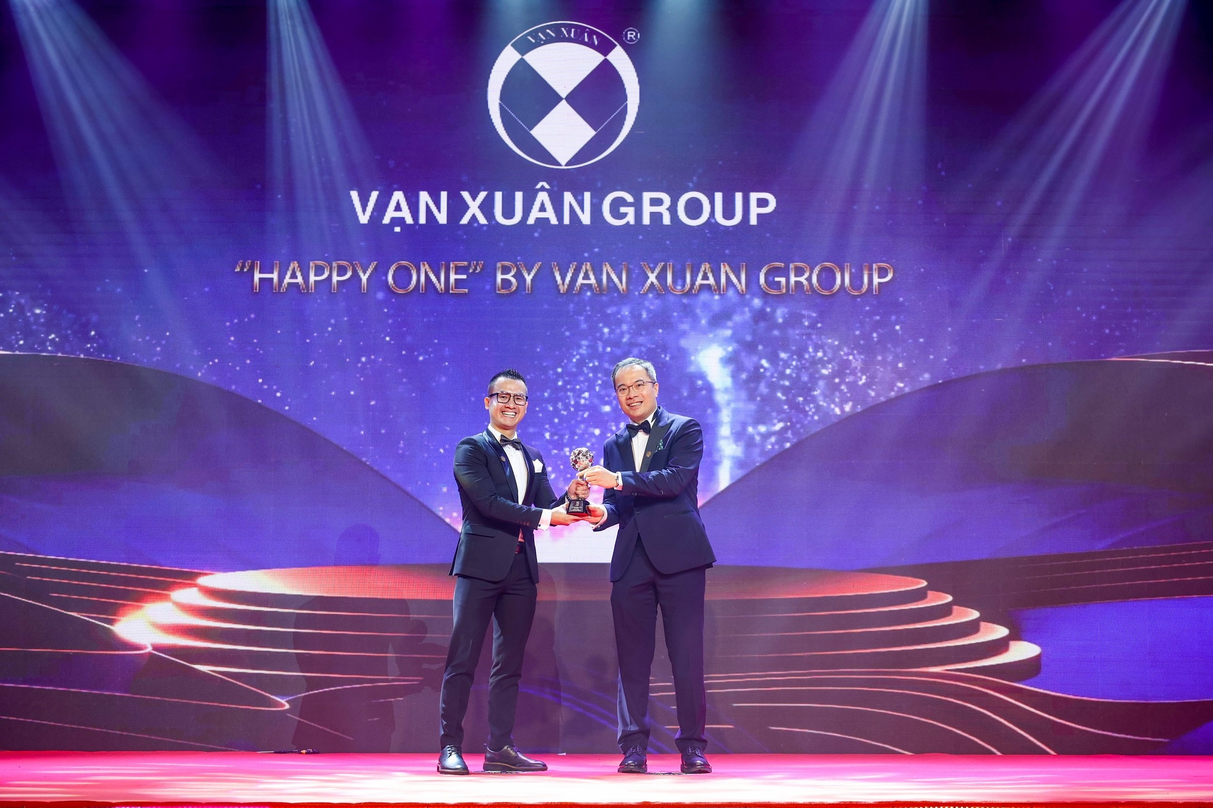 Happy One,  Van Xuan Group anh 1