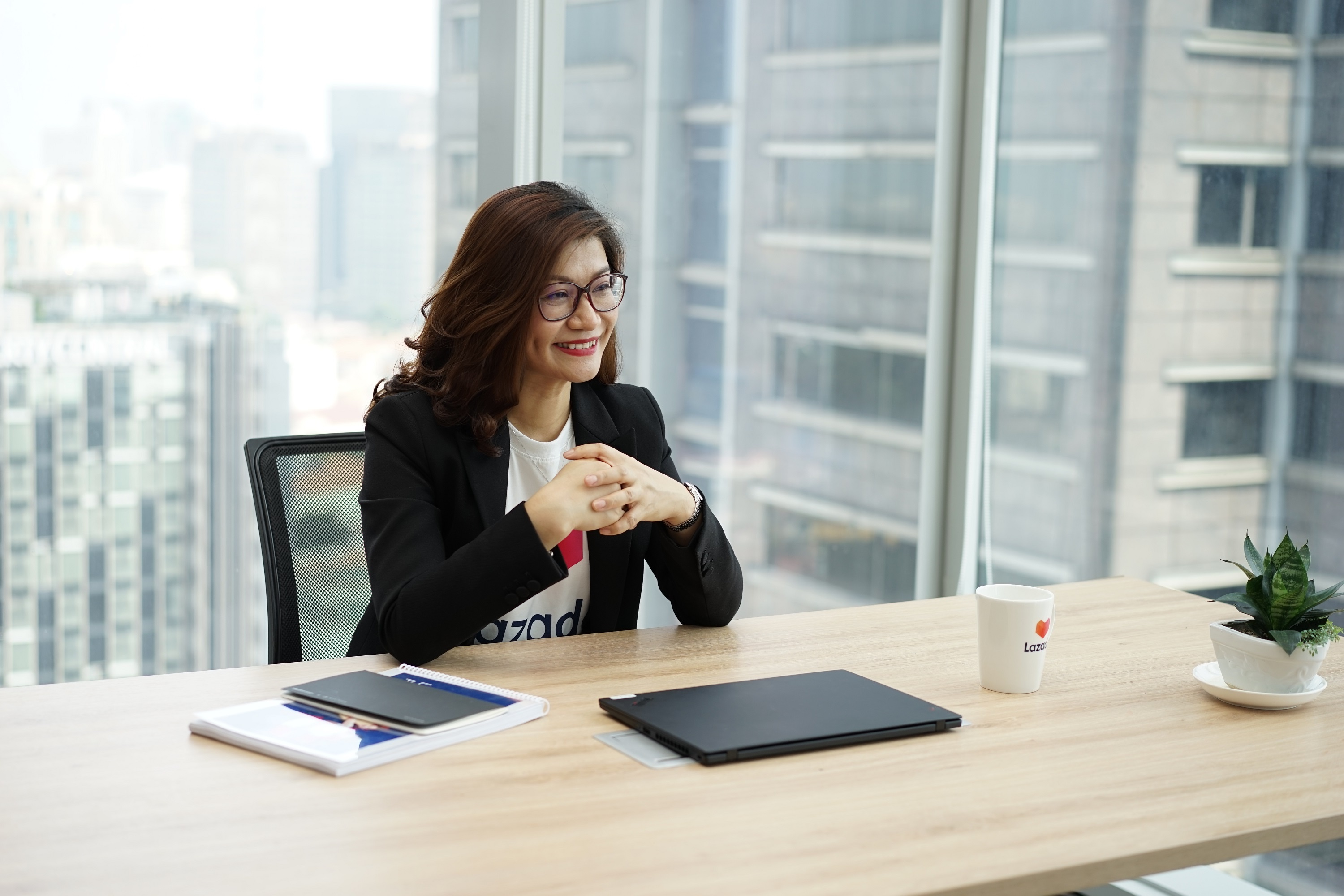 Lazada,  lanh dao nu anh 4