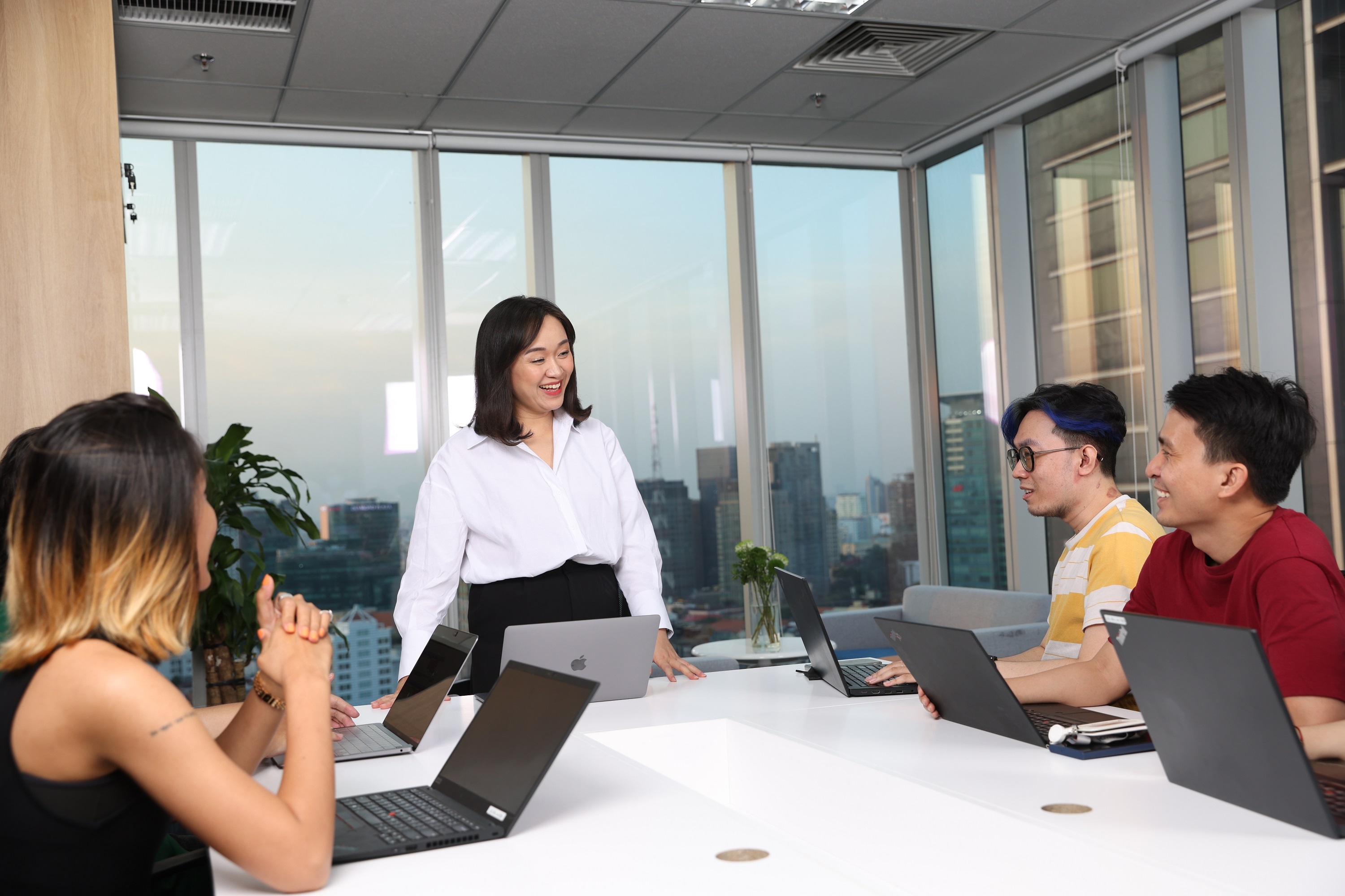 Lazada,  lanh dao nu anh 3