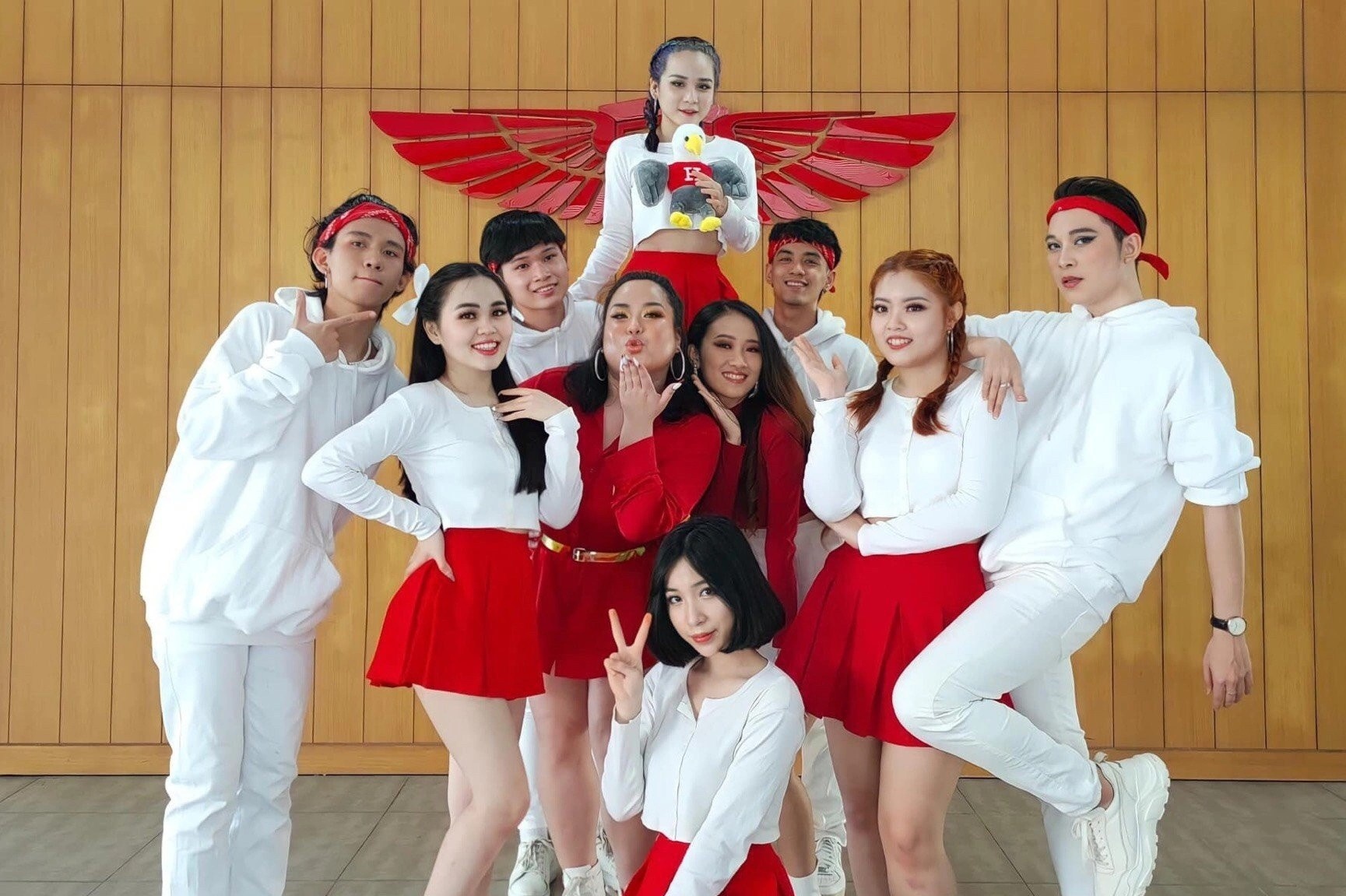 Sinh vien HIU khang dinh chat rieng nho hoat dong cau lac bo hinh anh