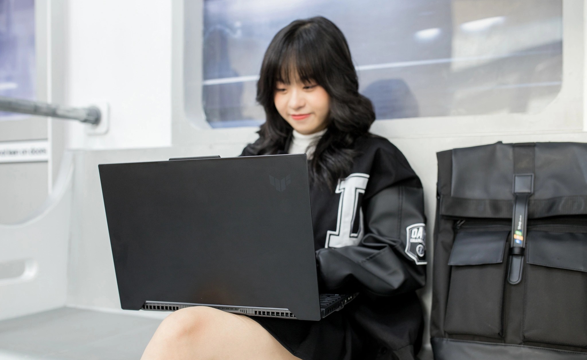 FPT Shop giam den 40% cho tan sinh vien mua laptop mua tuu truong hinh anh