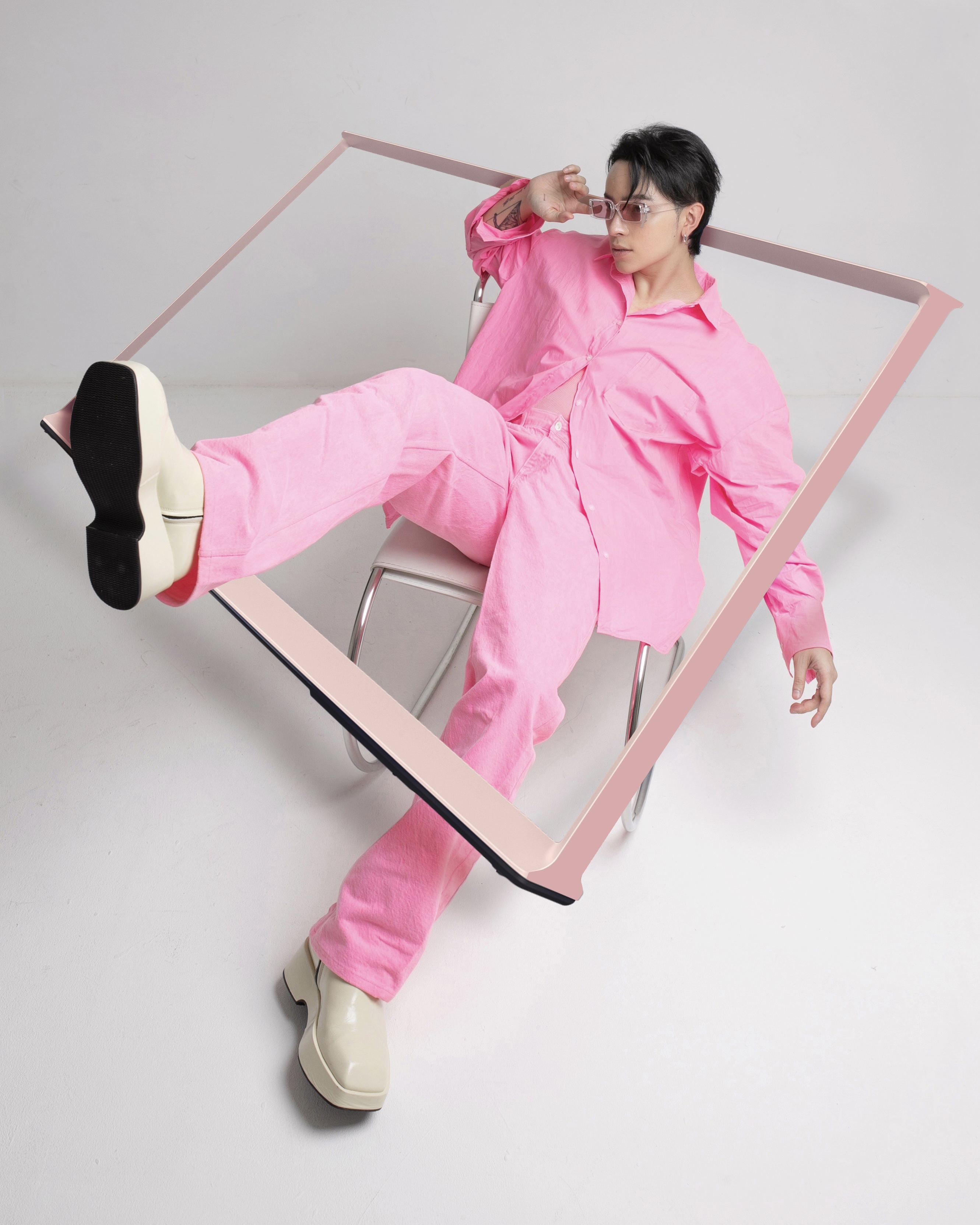 TV Samsung The Serif ảnh 2 TV Samsung The Serif anh 2