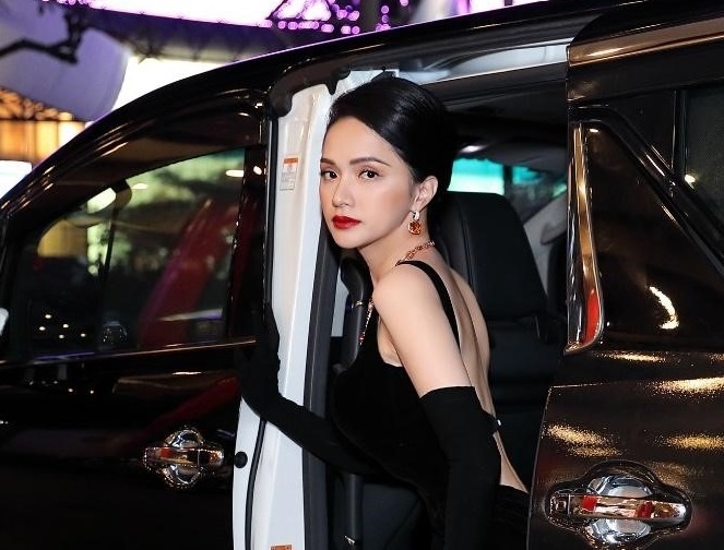 Hoa hau Huong Giang xuat hien long lay cung trang suc cua Jessica hinh anh