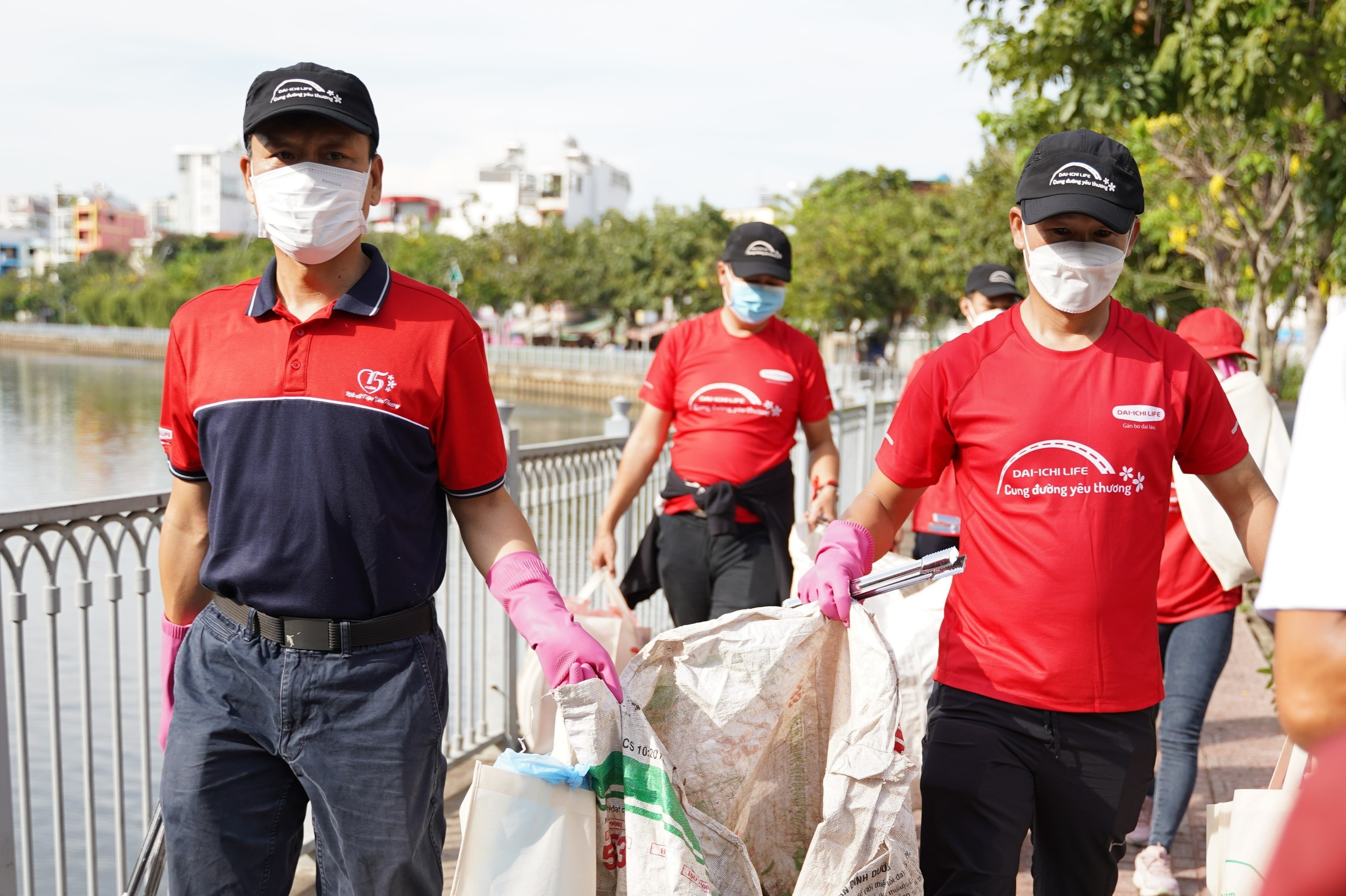 Day lui rac thai nhua - cuu hanh tinh xanh tu nhung dieu nho be hinh anh
