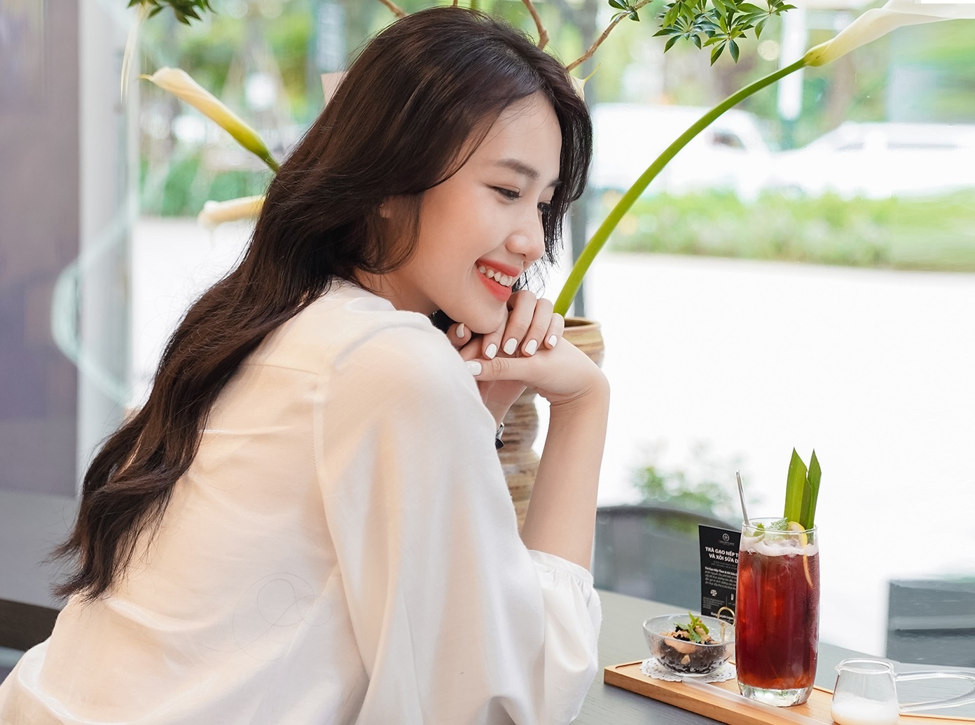 Khong gian ca phe an tuong cua Trung Nguyen Legend hinh anh