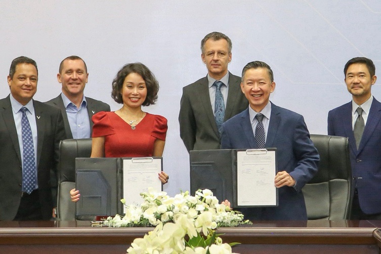 VinFast va Infineon mo rong hop tac trong di chuyen dien hoa hinh anh