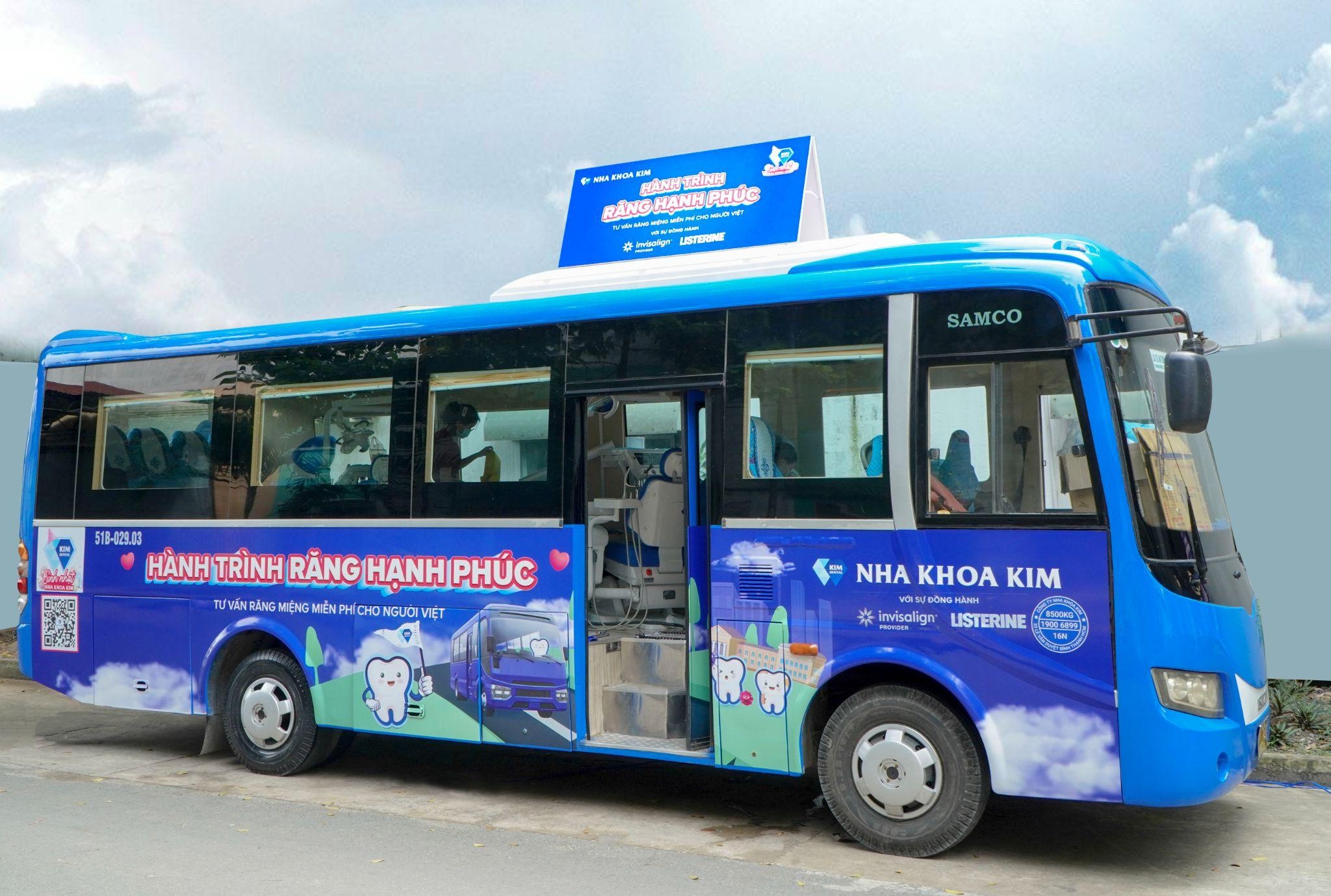 nu cuoi,  cham soc rang anh 1