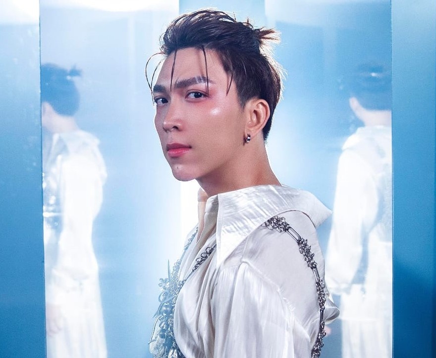 Tang Phuc 'de doa' soan ngoi Karik, Only C tren #zingchart hinh anh