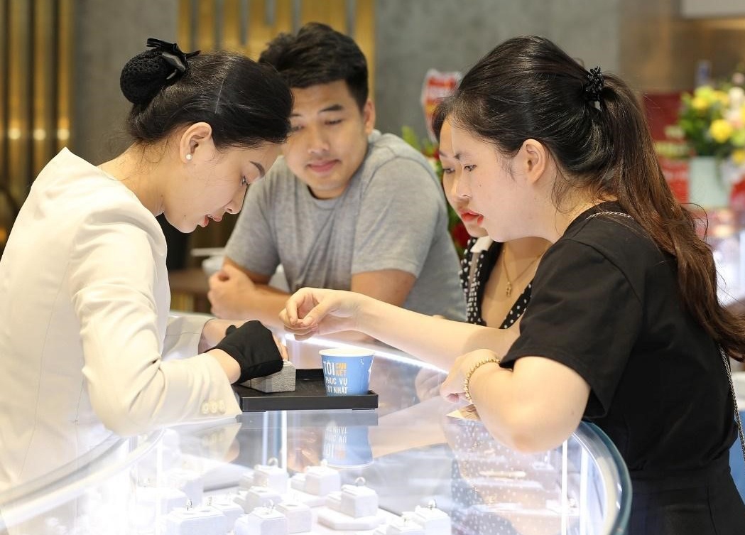 Lo dien 100 cap doi ‘hieu y nguoi thuong’, tien gan hon den Maldives hinh anh