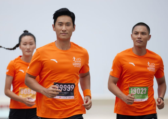 Anta Sports tai tro kim cuong cho giai chay Longbien Marathon 2022 hinh anh