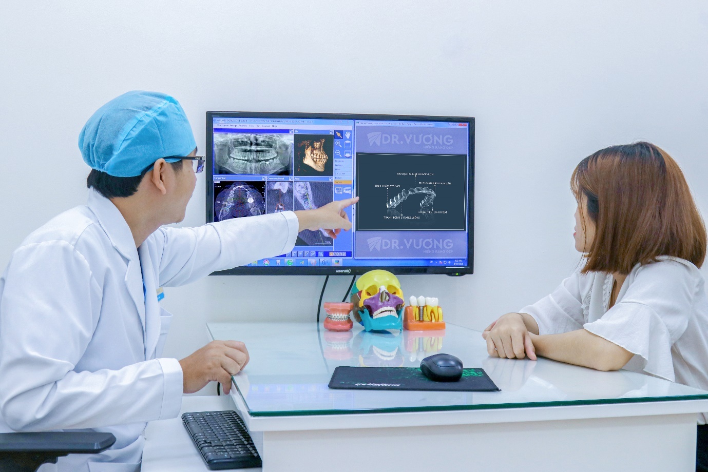 Dr. Vuong,  nieng rang trong suot anh 1