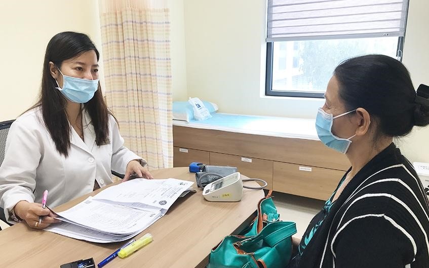 Benh vien mo cua kham som, don nguoi o xa hinh anh