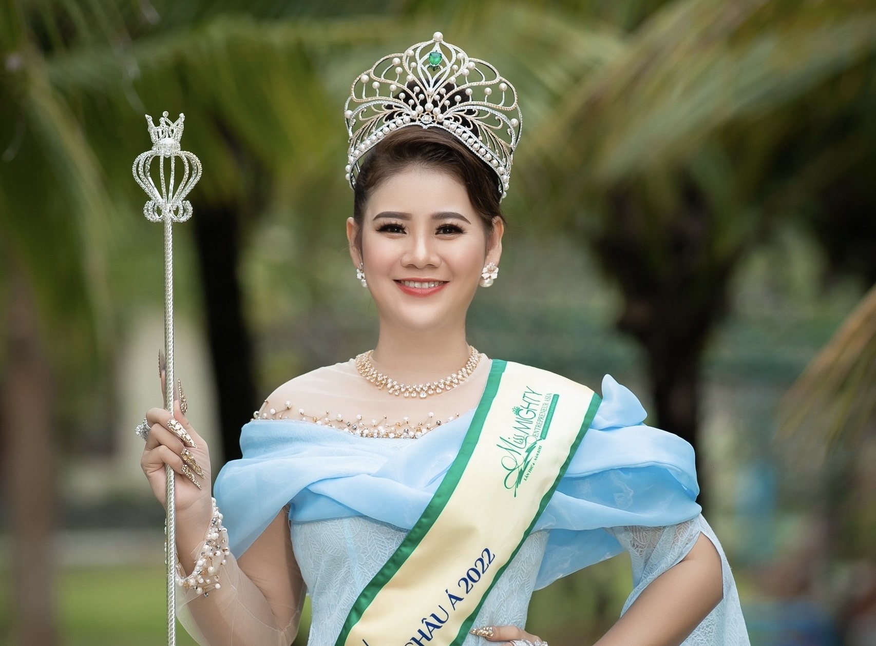 CEO Phuong Trieu dang quang Hoa hau Doanh nhan toan nang chau A hinh anh