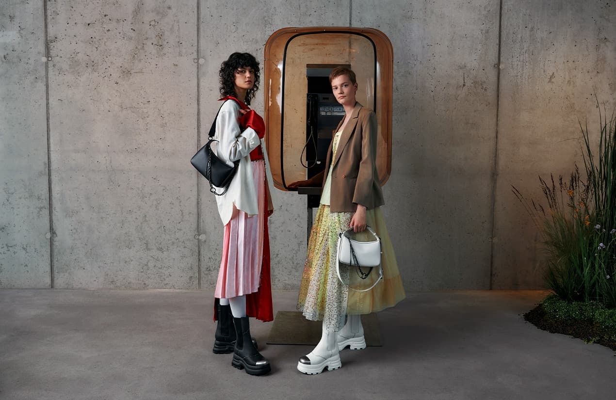 Phong cach duong pho nhu hoi IT Girl voi BST Charles & Keith x Both hinh anh