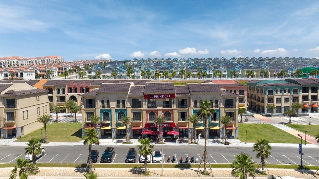 Bat dong san thuong mai ven bien - kenh dau tu giau hap luc hinh anh