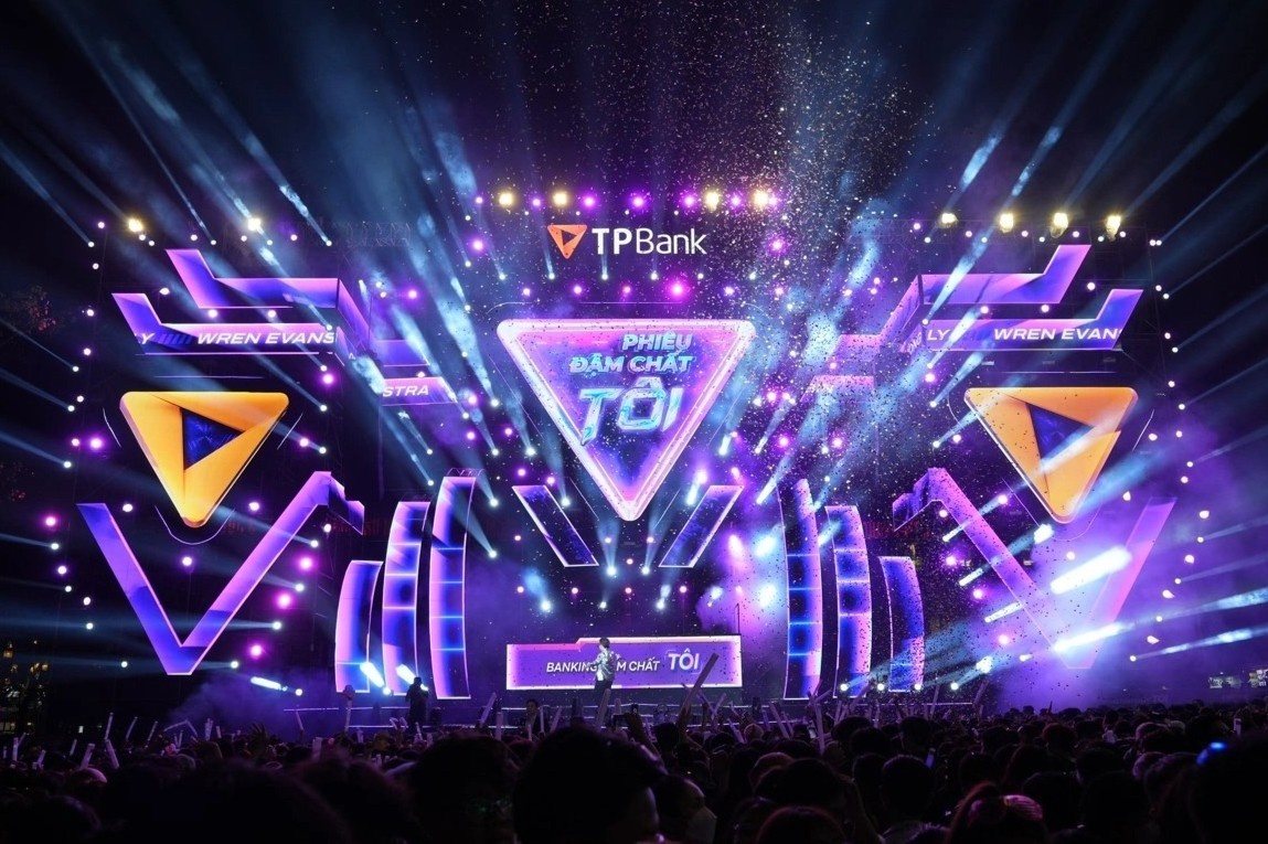 TPBank phu tim pho di bo Ho Guom voi nhac hoi Phieu dam chat 'Toi' hinh anh